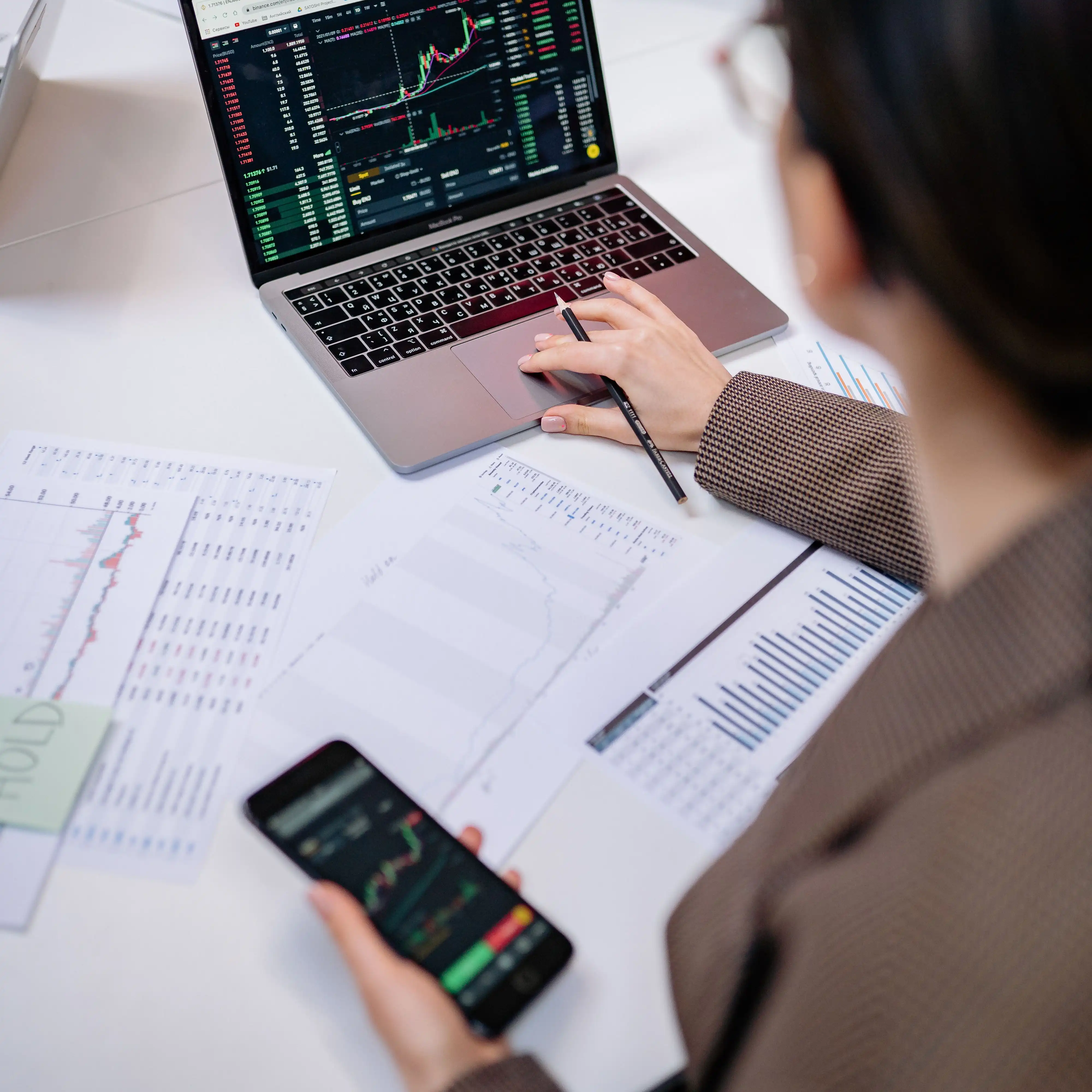 Professional trader analysing the financial markets